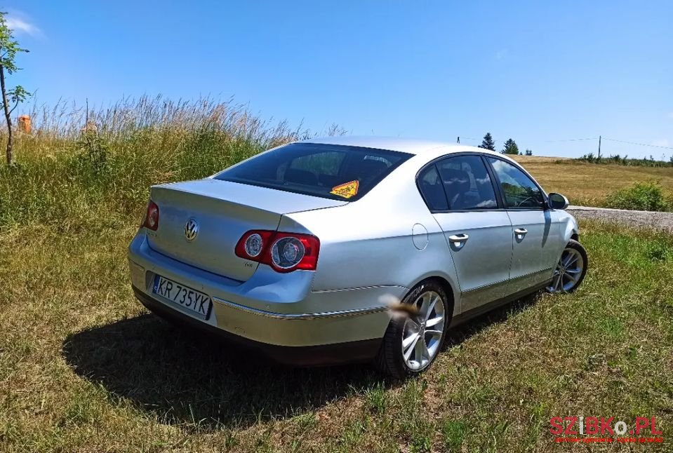 2005' Volkswagen Passat photo #3
