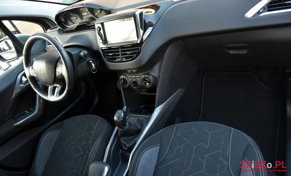 2018' Peugeot 2008 photo #6