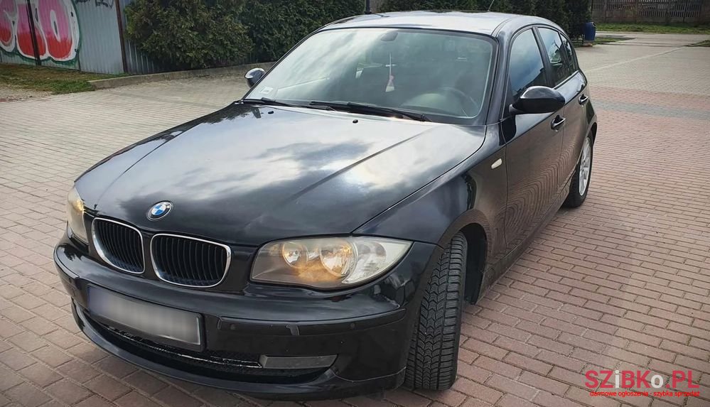 2008' BMW 1 Series 116I photo #2