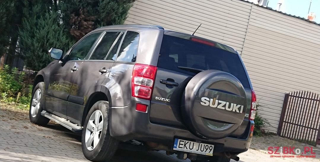 2010' Suzuki Grand Vitara photo #6