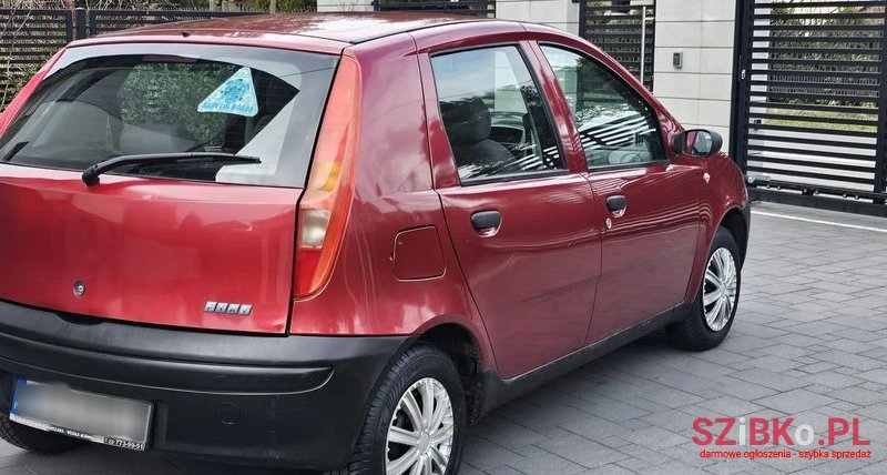 2002' Fiat Punto 1.2 8V photo #2