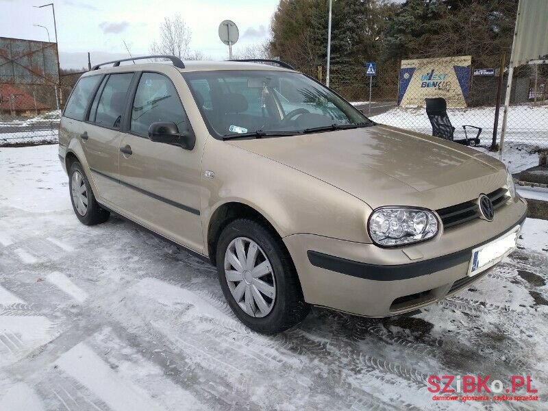 2001' Volkswagen Golf photo #1