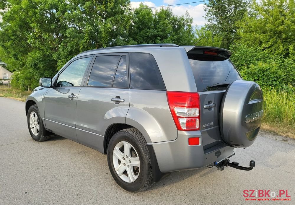 2005' Suzuki Grand Vitara 2.0 De Luxe photo #6
