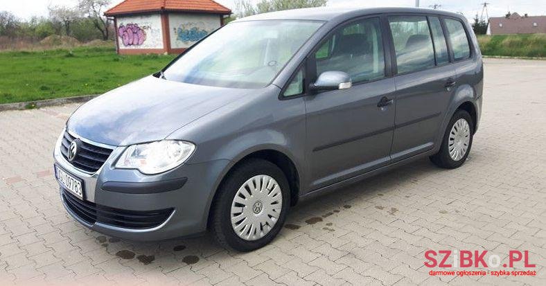 2008' Volkswagen Touran photo #2