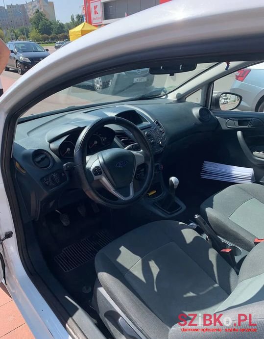 2011' Ford Fiesta photo #3