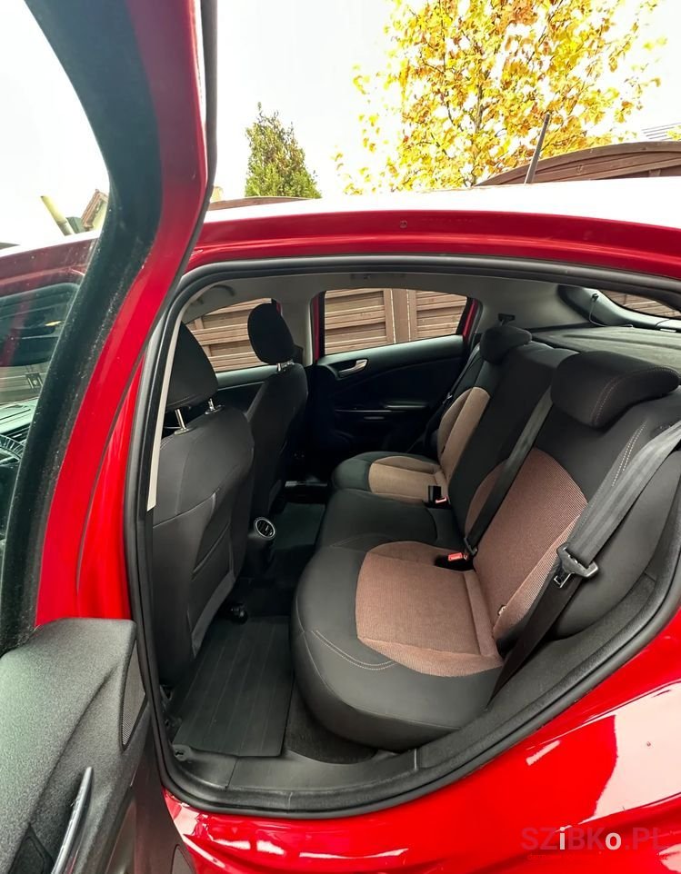 2014' Alfa Romeo Giulietta photo #5