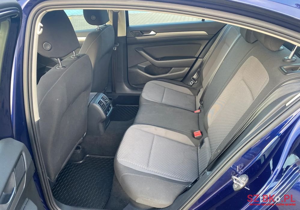 2019' Volkswagen Passat photo #5