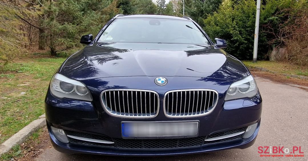 2011' BMW 5 Series photo #3