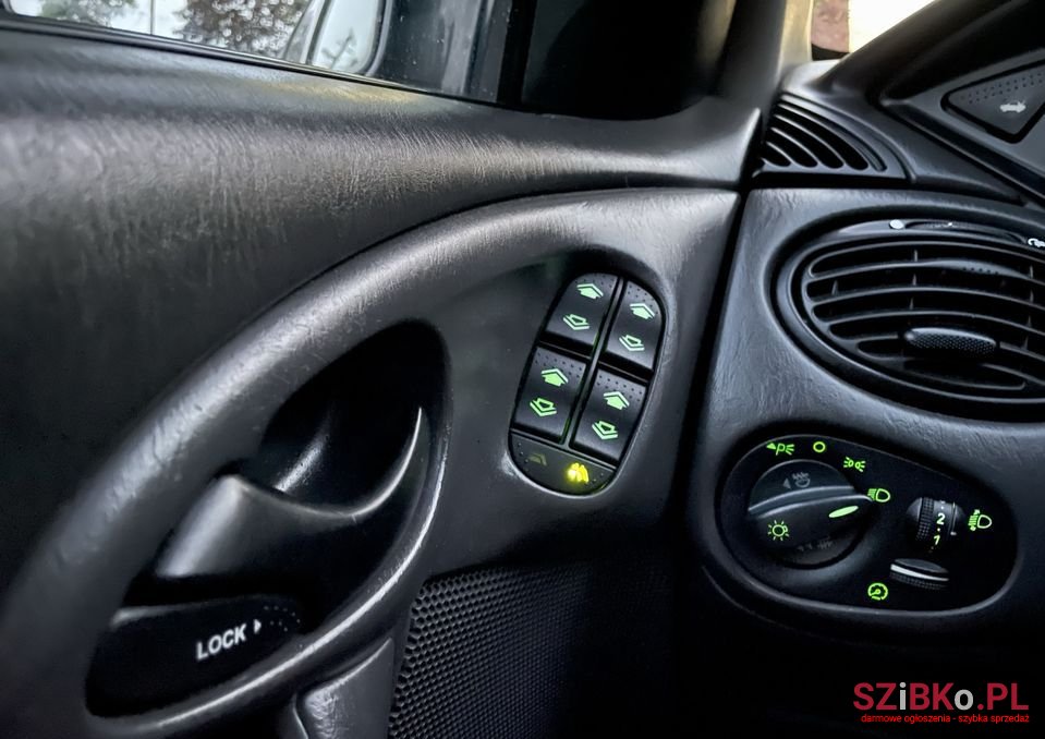 1999' Ford Focus photo #5