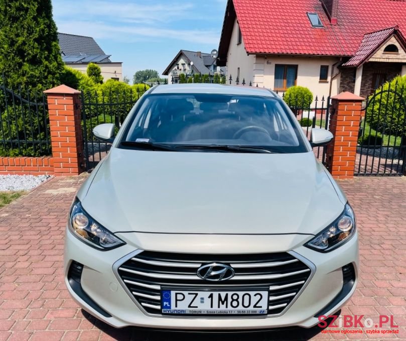 2017' Hyundai Elantra photo #3