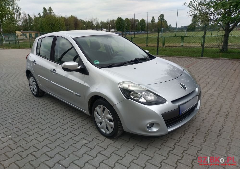 2009' Renault Clio photo #2