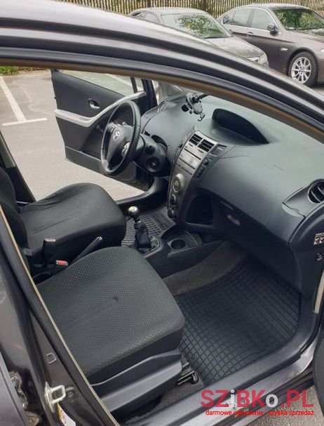 2011' Toyota Yaris 1.4 D-4D photo #5