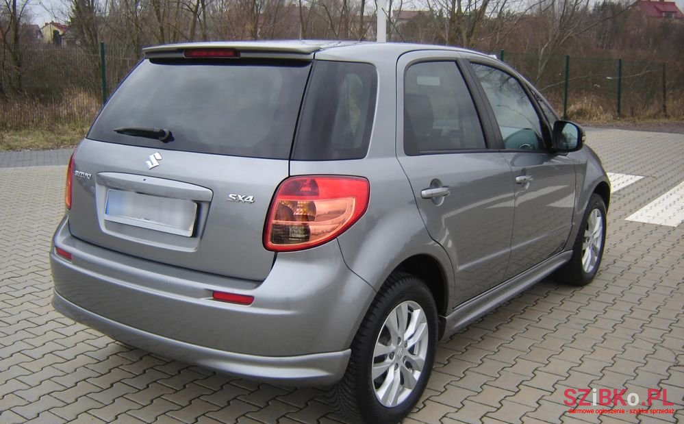 2012' Suzuki SX4 photo #4