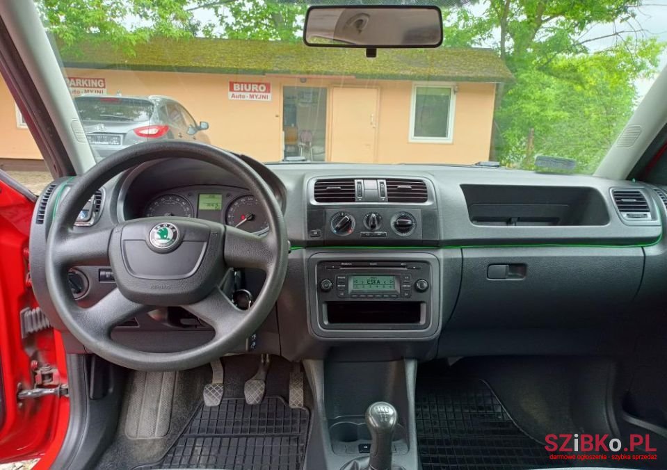 2012' Skoda Fabia photo #3