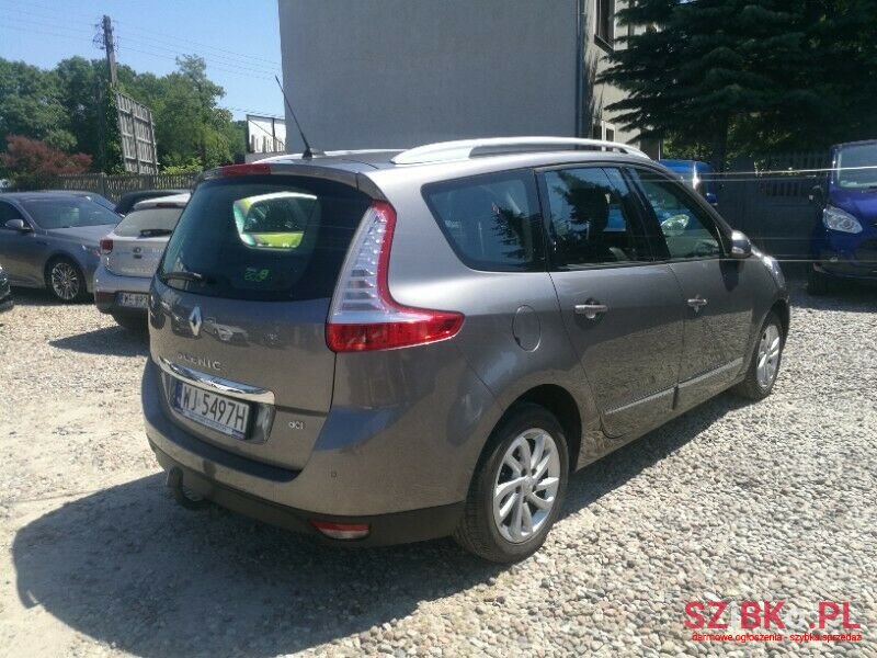 2013' Renault Scenic photo #2