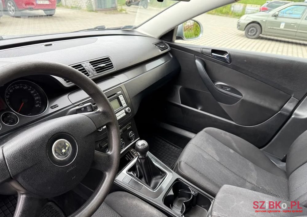 2006' Volkswagen Passat photo #3