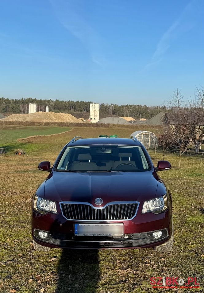 2013' Skoda Superb photo #3