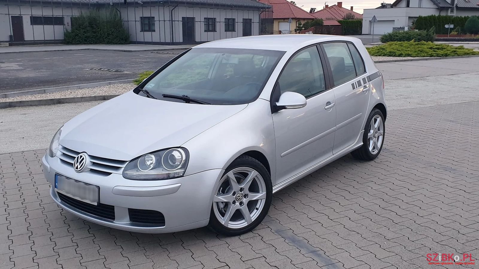 2004' Volkswagen Golf photo #1