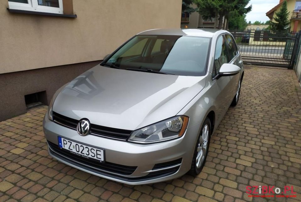 2015' Volkswagen Golf photo #3