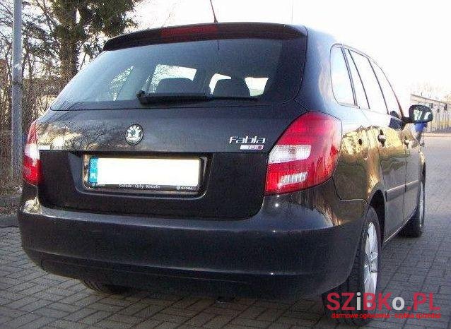 2009' Skoda Fabia photo #2