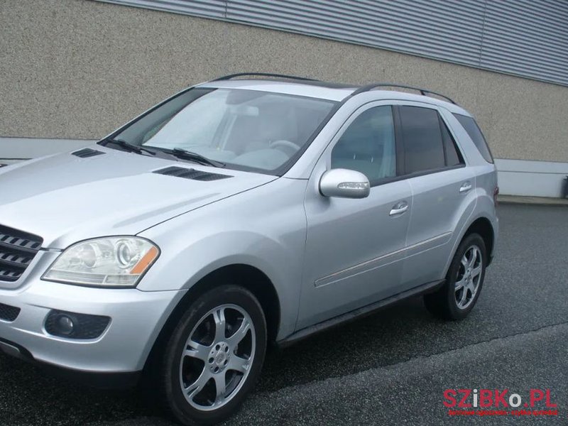 2008' Mercedes-Benz Ml photo #2