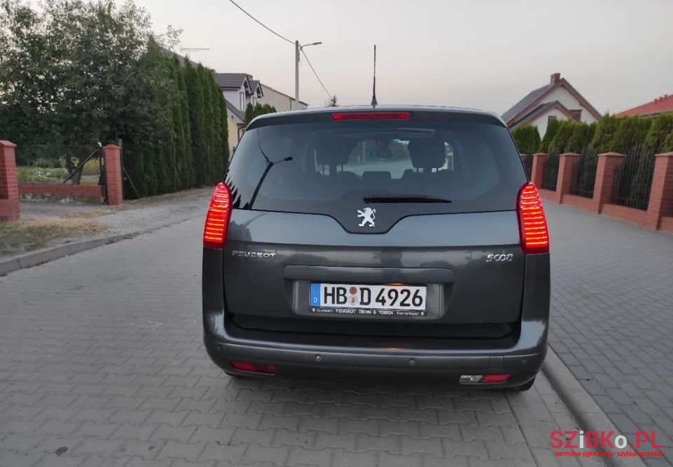 2010' Peugeot 5008 photo #6