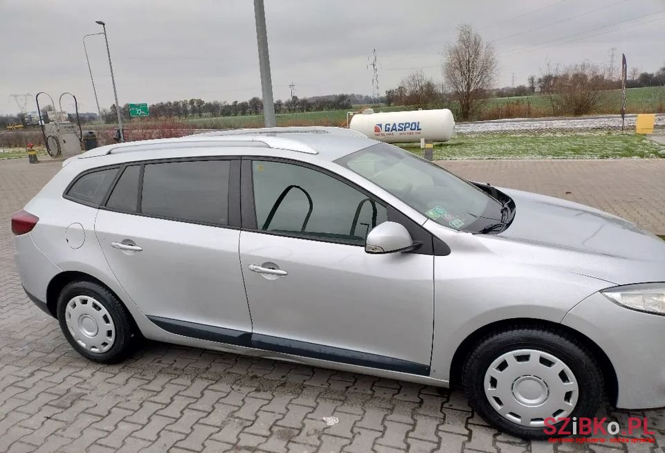 2010' Renault Megane photo #2