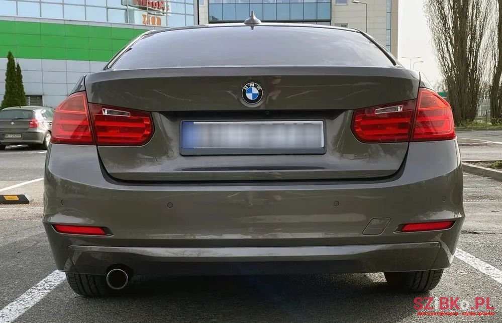 2012' BMW 3 Series 320I photo #6