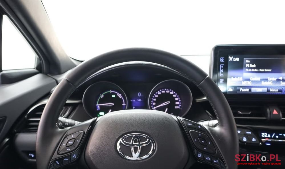 2019' Toyota C-HR photo #5