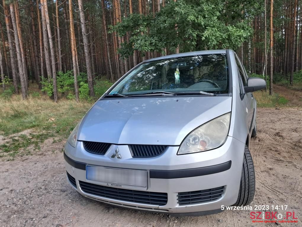 2005' Mitsubishi Colt photo #3