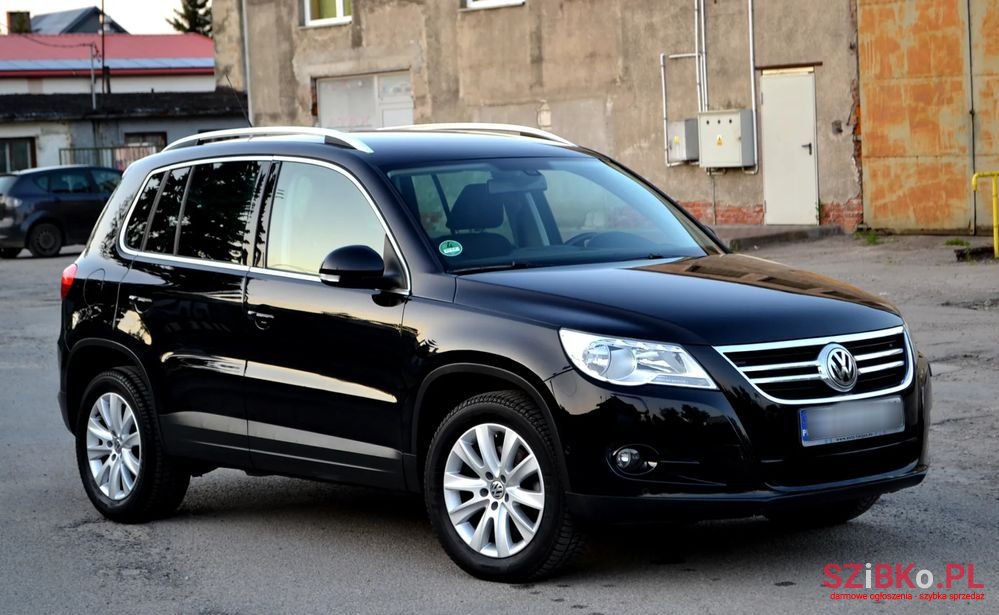2010' Volkswagen Tiguan photo #2