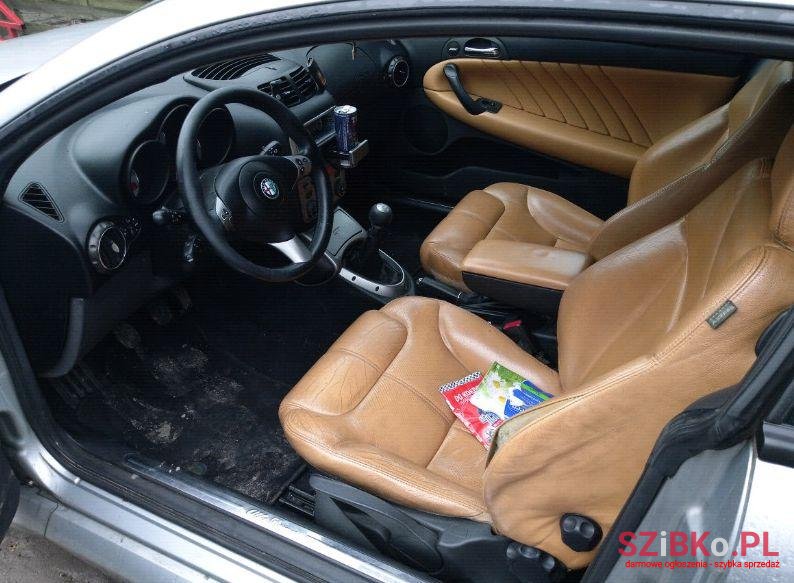 2004' Alfa Romeo Gt 1.9 photo #1