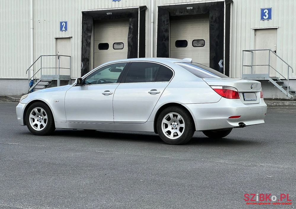 2005' BMW 5 Series 523I photo #2