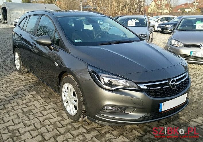 2017' Opel Astra photo #1