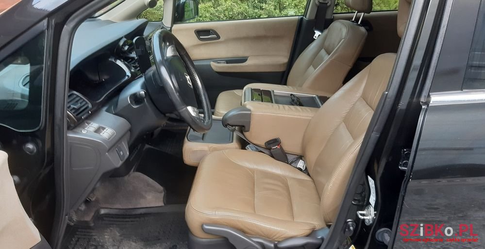 2008' Honda FR-V photo #4