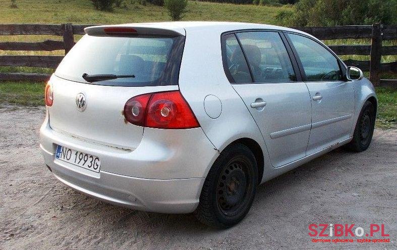 2005' Volkswagen Golf photo #2