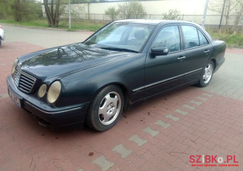 2001' Mercedes-Benz Klasa E photo #1