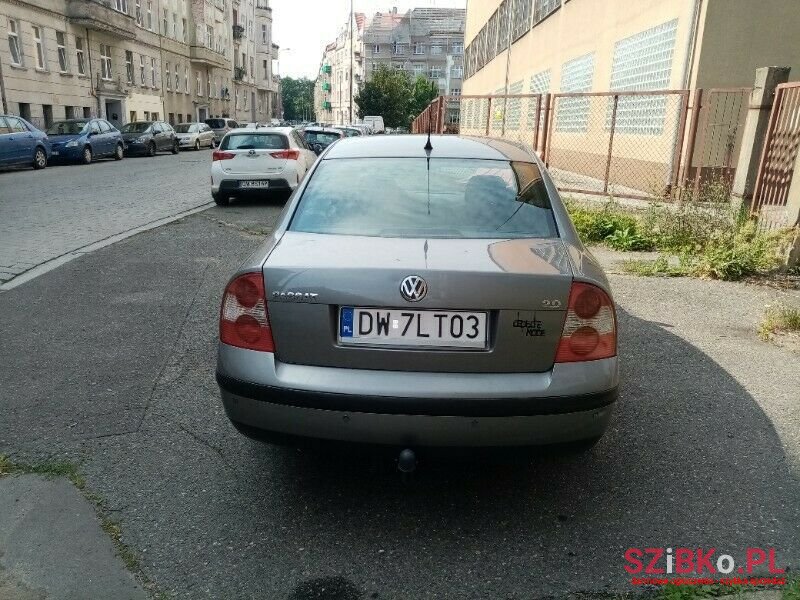 2001' Volkswagen Passat photo #6