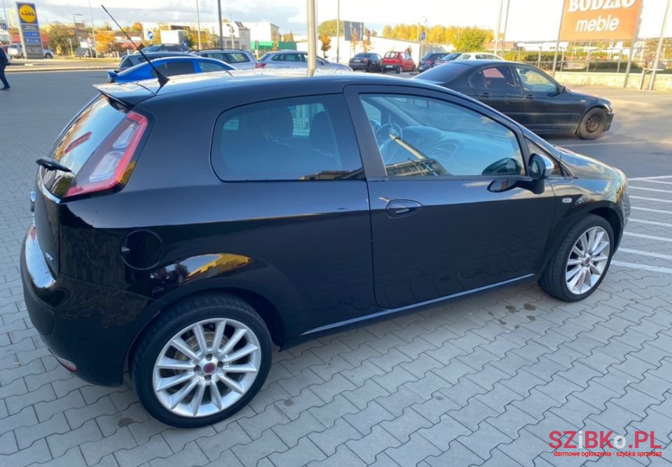 2009' Fiat Punto Evo photo #2