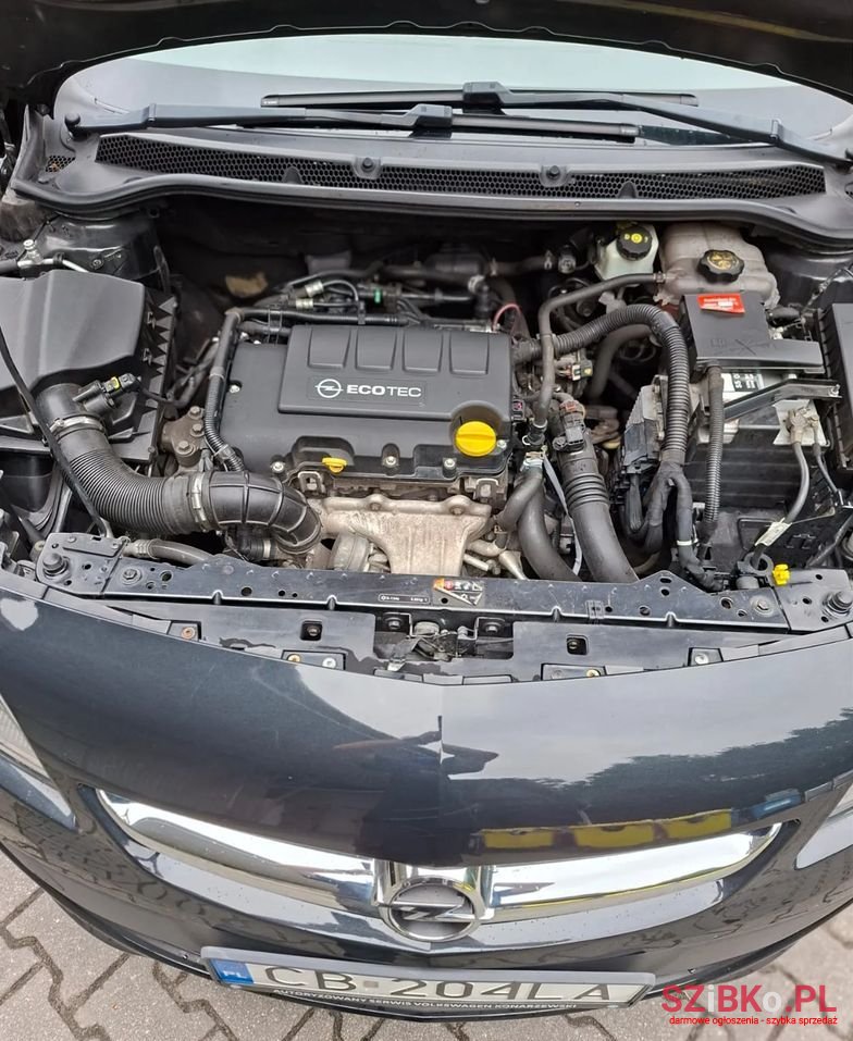 2014' Opel Astra photo #4