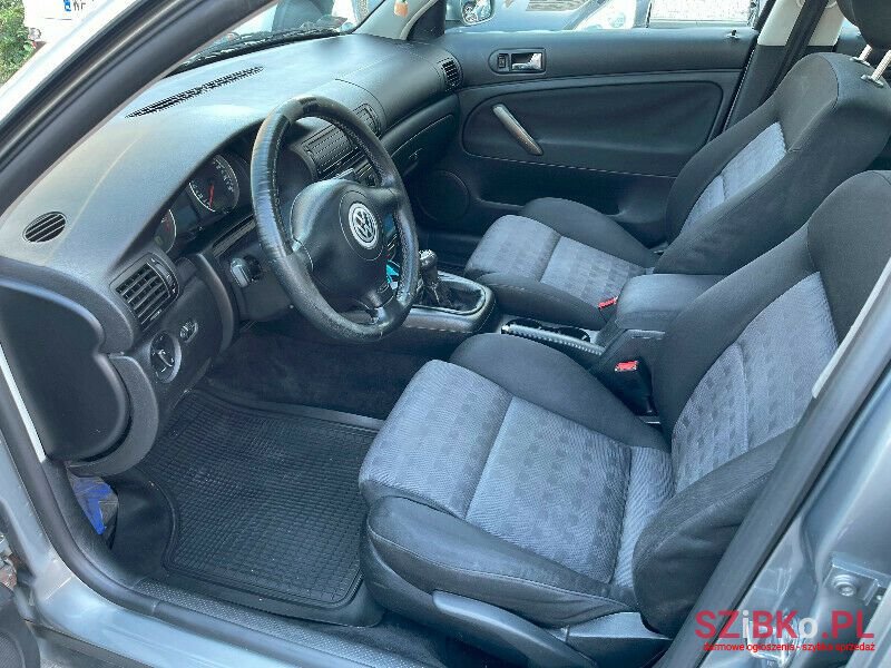 2001' Volkswagen Passat photo #5