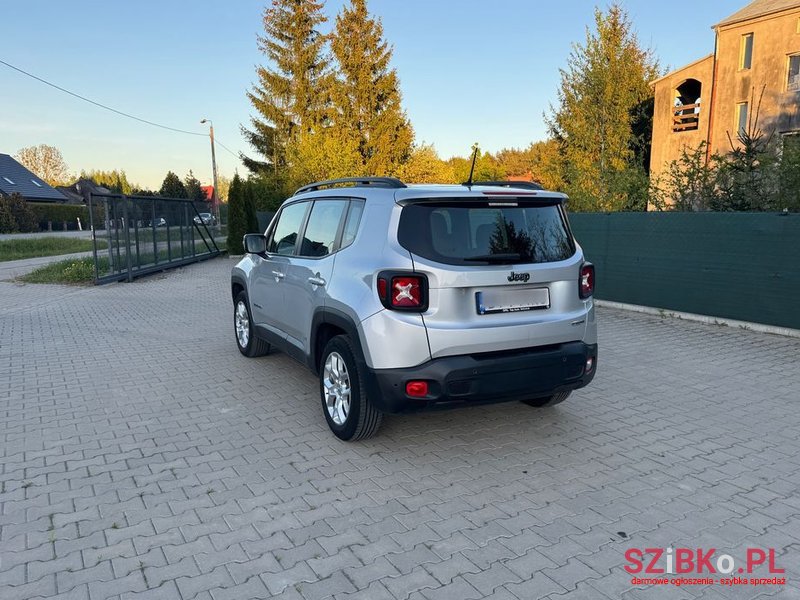 2016' Jeep Renegade photo #4