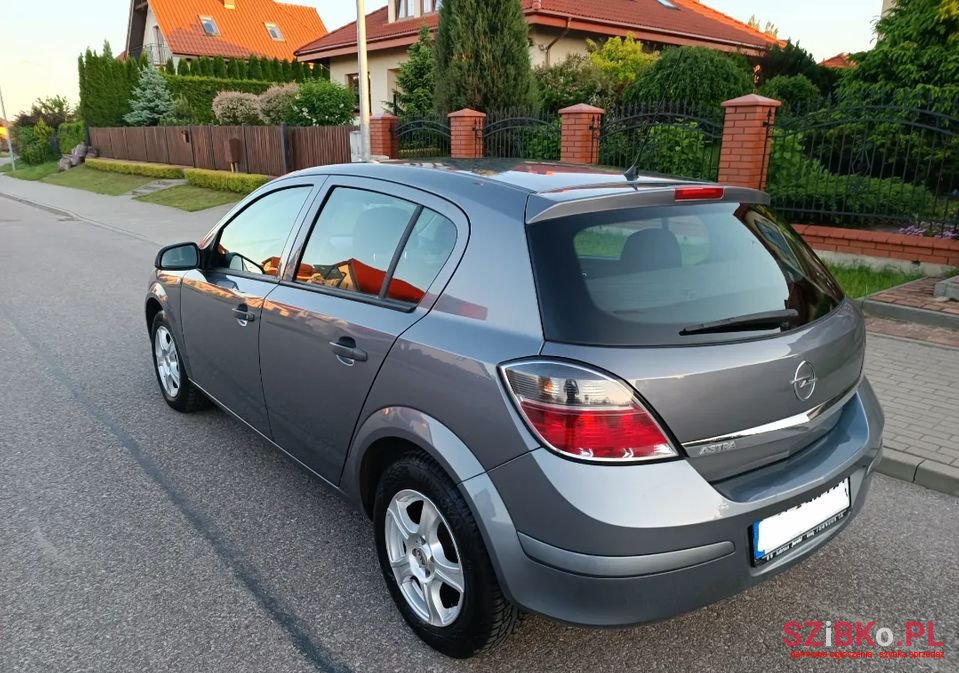 2008' Opel Astra photo #4