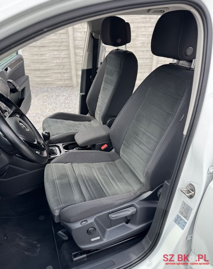 2016' Volkswagen Touran photo #4