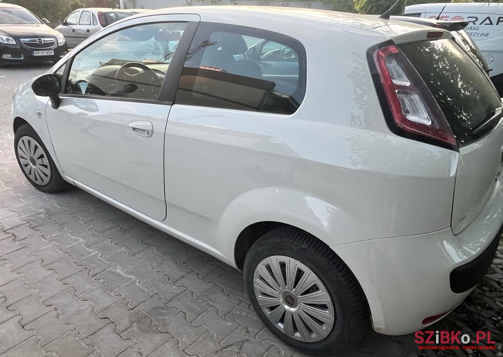 2011' Fiat Punto photo #4