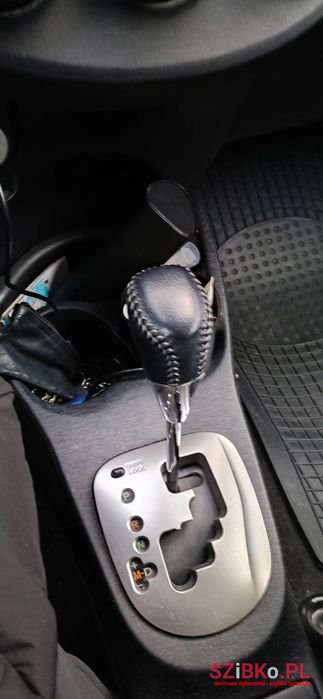 2013' Toyota Yaris photo #2