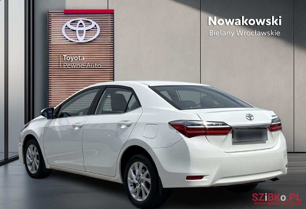 2017' Toyota Corolla 1.6 Premium photo #3