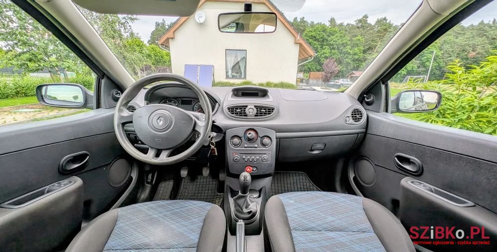 2009' Renault Clio photo #2
