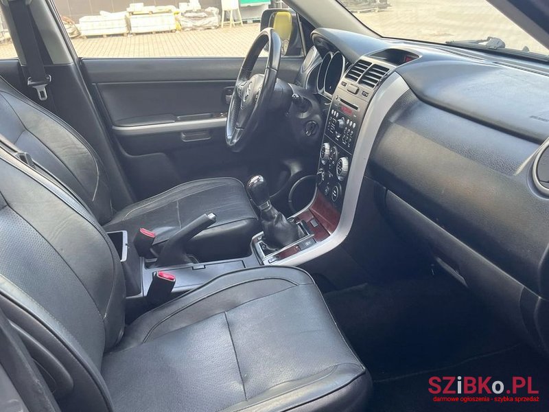 2009' Suzuki Grand Vitara 2.0 De Luxe photo #5