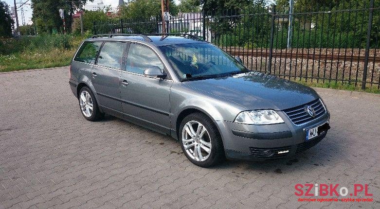 2004' Volkswagen Passat photo #1